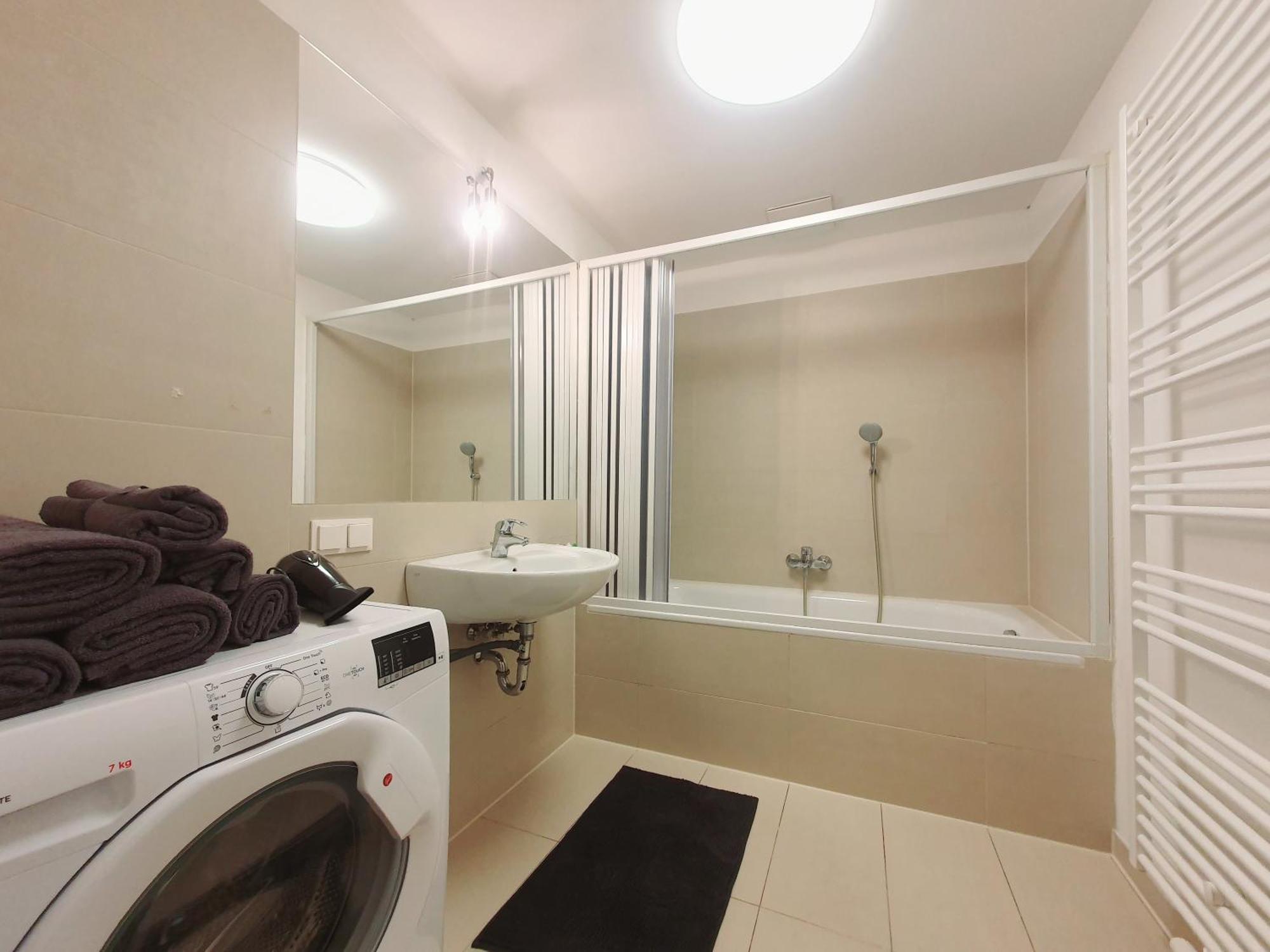 Near Lake One Bedroom Adorable * Wien